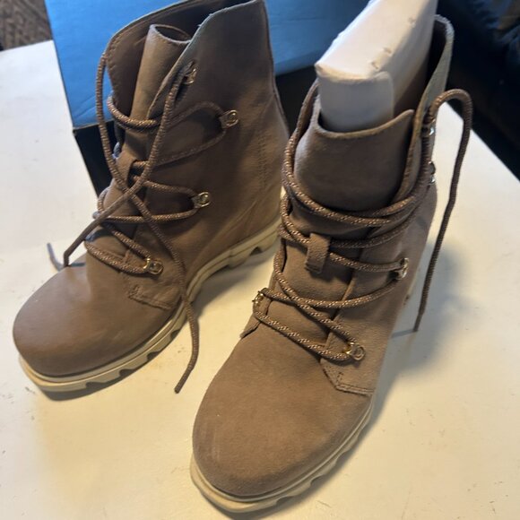 Sorel Women's Joan of Arctic Wedge III Lace Boot — Waterproof Leather Wedge Boot - Picture 4 of 8